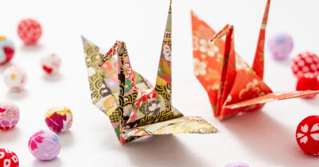a group of origami birdsOrigami tehnika za početnike - Evo što trebate znati