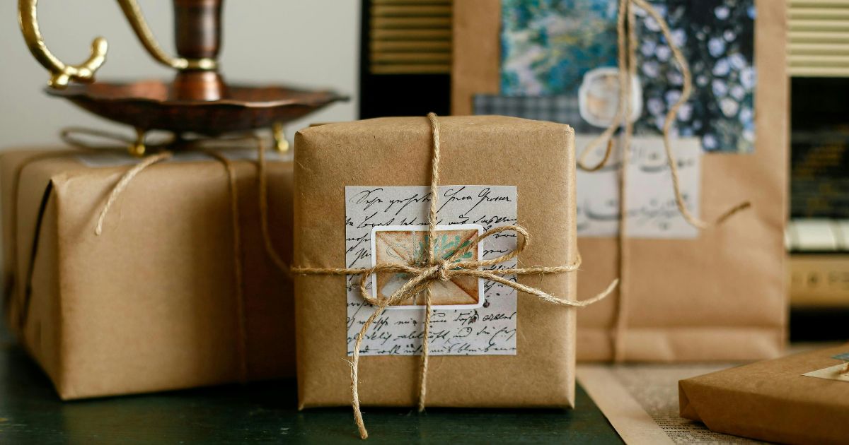 Kako zapakirati rukotvorinu za poklon – savjeti za lijepo i sigurno pakiranje